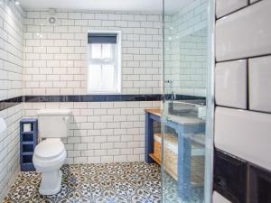 a bathroom with a toilet and a glass shower at Flossys House -uk35020 in Chatton