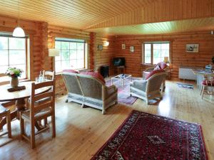 a living room with chairs and a table and a couch at Kingfisher Lodge in Hagwothingham