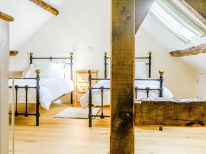 a bedroom with two beds in a attic at Pipistrelle - Uk30758 in Bream