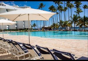 Bassein majutusasutuses Marbella Juan dolio beach front luxury apartment või selle lähedal