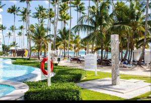 Bassein majutusasutuses Marbella Juan dolio beach front luxury apartment või selle lähedal