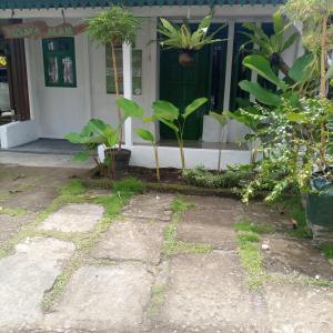 Un jardín fuera de Pondok Pusaka Alam 2 Pangandaran