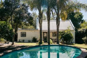 Piscina de la sau aproape de Classic Greyton Cottage for Two