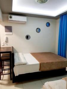 a bedroom with a bed with blue plates on the wall at D&B Apartment 3 in Paralia Katerinis