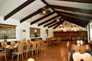 Restaurace v ubytování Pura Vida Beach & Dive Resort