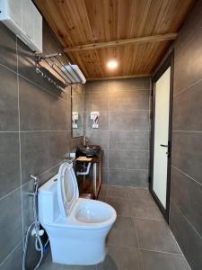 A bathroom at S Plus Bungalow