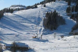 a snow covered ski slope with a ski lift at Le Haut de Sauté / Au pieds des pistes, Sauna et vue Imprenable sur les montagnes ! in Bussang