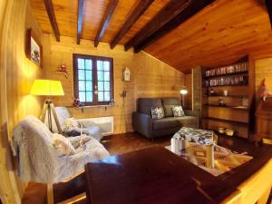 a living room with a couch and a table at Le Haut de Sauté / Au pieds des pistes, Sauna et vue Imprenable sur les montagnes ! in Bussang