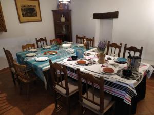 A restaurant or other place to eat at cortijo la laguna