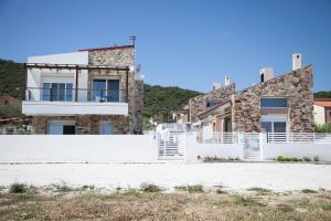 Το κτήριο όπου στεγάζεται  η παραθεριστική κατοικία