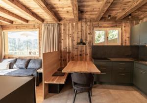 Kuchyň nebo kuchyňský kout v ubytování Chalet Tschogerhof Tiers am Rosengarten Dolomiten + 37 fotografií