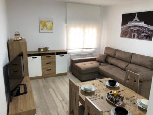 a living room with a couch and a table at PARQUE DE LA MARINA ESPAÑOLA in Zamora