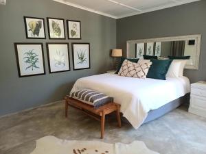 Ένα ή περισσότερα κρεβάτια σε δωμάτιο στο Baobab Suite - Villa Roc Guesthouse Salt Rock, Ballito, Solar Power +39 φωτογραφίες