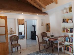 The library in the holiday home