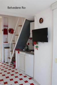 Virtuvė arba virtuvėlė apgyvendinimo įstaigoje Ponzamania Appartamenti ,,Belvedere'' Ponza