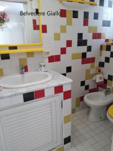 Vonios kambarys apgyvendinimo įstaigoje Ponzamania Appartamenti ,,Belvedere'' Ponza