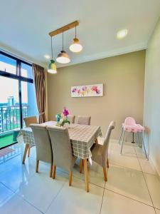 a dining room with a table and chairs at Citywoods 2B2BR - JB Town near HSA, CIQ, Mall - WiFi in Johor Bahru