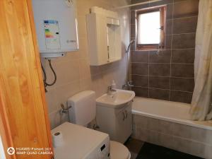 Koupelna v ubytování Guesthouse Behar + 37 fotografií