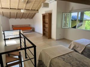 En eller flere senge i et værelse på Los Aromos de Valeria + 71 billeder