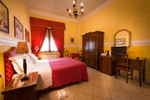 Televízia a/alebo spoločenská miestnosť v ubytovaní B&B Old Florence Inn