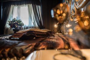 a bedroom with a bed with a window and a flower arrangement at Perfect Sleep - luxurious apartment near trade fair in Kielce