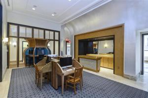 a room with a desk with a computer on it at Condo with Gym and Pool in Pentagon City 8min to DCA in Arlington