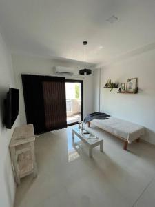 a white room with a bed and a table at Departamento de 1 dormitorio. in Corrientes