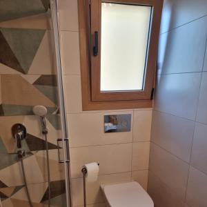 A bathroom at Alexandra's Cozy Sea View Apartment