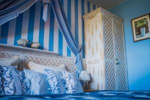 a bedroom with a bed with blue and white stripes at Karolowy Dwór in Wisła