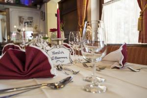 Restauracja lub miejsce do jedzenia w obiekcie Hotel-Restaurant Burgblick