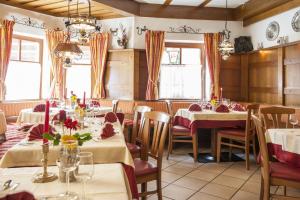 Restauracja lub miejsce do jedzenia w obiekcie Hotel-Restaurant Burgblick
