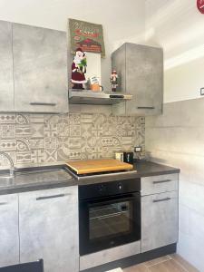 A kitchen or kitchenette at Shiva House