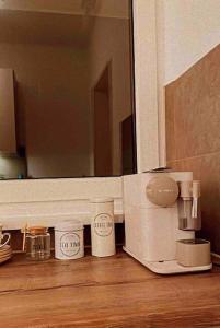 a coffee maker sitting on the floor in front of a mirror at Apartment mit schönem Ausblick in Lüdenscheid