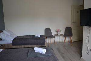 Televízia a/alebo spoločenská miestnosť v ubytovaní Főnix Design Rooms