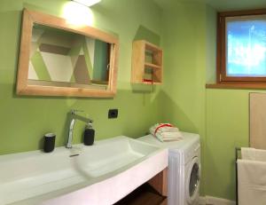 A bathroom at Casa Monet Még 37 kép