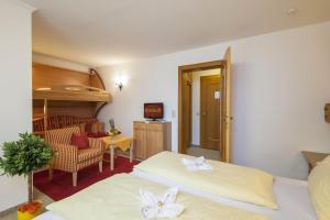 Łóżko lub łóżka w pokoju w obiekcie Hotel-Restaurant Burgblick