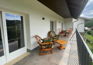 A balcony or terrace at Seespitz 37 - Ferienwohnungen Eisendle