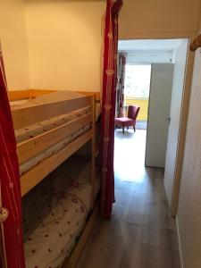 a bedroom with a bunk bed in a room at Appartement classé 3 étoiles SAINT-LARY in Saint-Lary-Soulan