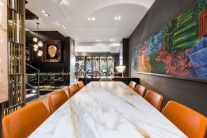 Nhà hàng/khu ăn uống khác tại Luxurious Penthouse Oasis