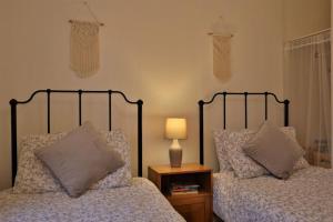 two beds sitting next to each other in a bedroom at Cute Cottage 4 mins from Cafés Station and Sea in St. Leonards