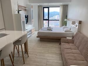 Ruang duduk di Apartment In Porta Batumi Tower