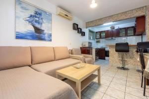 Kuchyňa alebo kuchynka v ubytovaní Apartments Opacak Selce