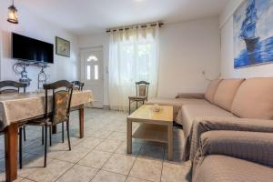Posedenie v ubytovaní Apartments Opacak Selce