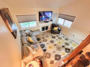 a living room with a couch and a flat screen tv at Nice 2BDR near Airport with fast WiFi / Metro / Parking in Herndon