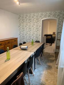 Zdjęcie z galerii obiektu Le Gîte de Félix - Maison chaleureuse 190m2 - 6 ch - 20pers w mieście Sonnay