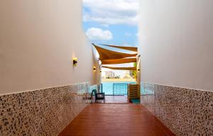 Indium Villas Durrat Al Arus for families only内部或周边的泳池