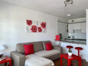 Kuchnia lub aneks kuchenny w obiekcie Apartamentos LlAMAR