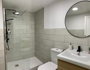 Łazienka w obiekcie Apartamentos LlAMAR