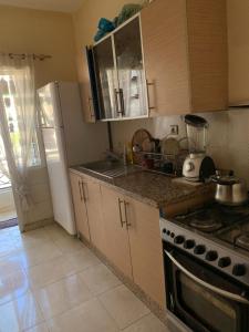 a kitchen with a stove and a counter top at Super appartement avec parking gratuit in Oujda