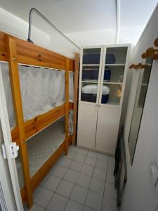 Poschodová posteľ alebo postele v izbe v ubytovaní Appartement port argeles